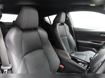 Used Toyota C-HR 2019 for sale - 79584853: Photo
