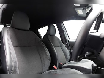 Used Toyota Yaris 2019 for sale - 76266574: Photo 2
