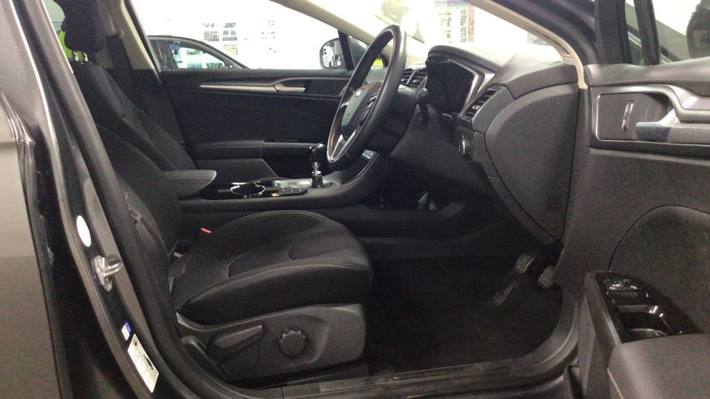 Used Ford Mondeo 2016 for sale - 76868187: Photo 2