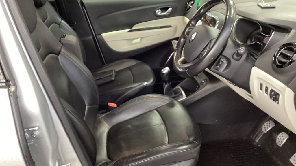 Used Renault Captur 2019 for sale - 76711496: Photo 2