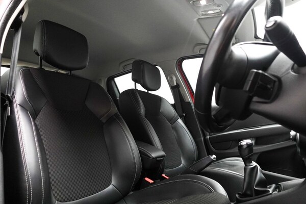 Used Renault Clio 2017 for sale - 75716659: Photo 2