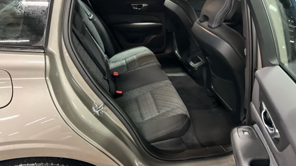 Used Volvo V60 2021 for sale - 76867887: Photo 12