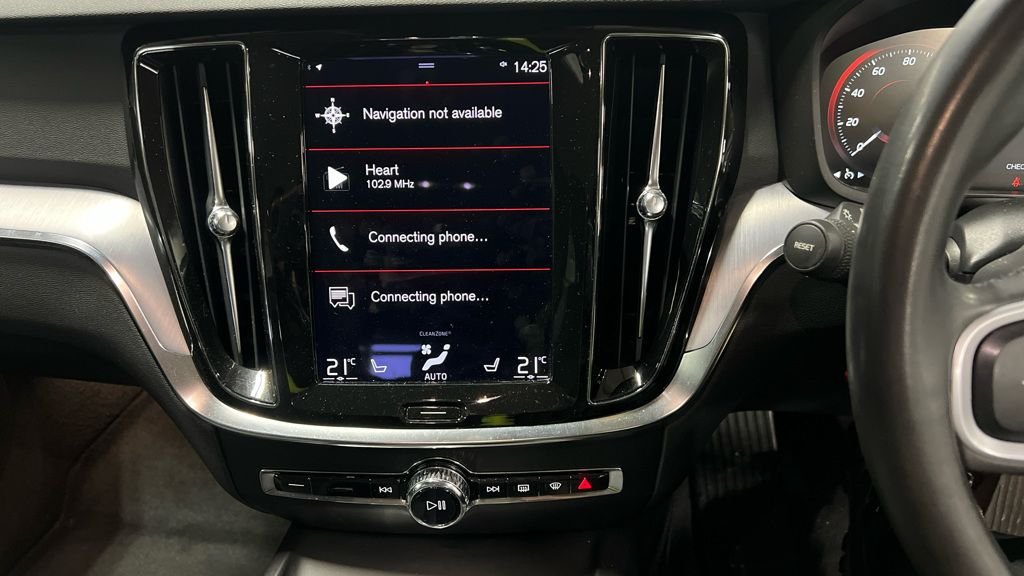 Used Volvo V60 2021 for sale - 76867887: Photo 3