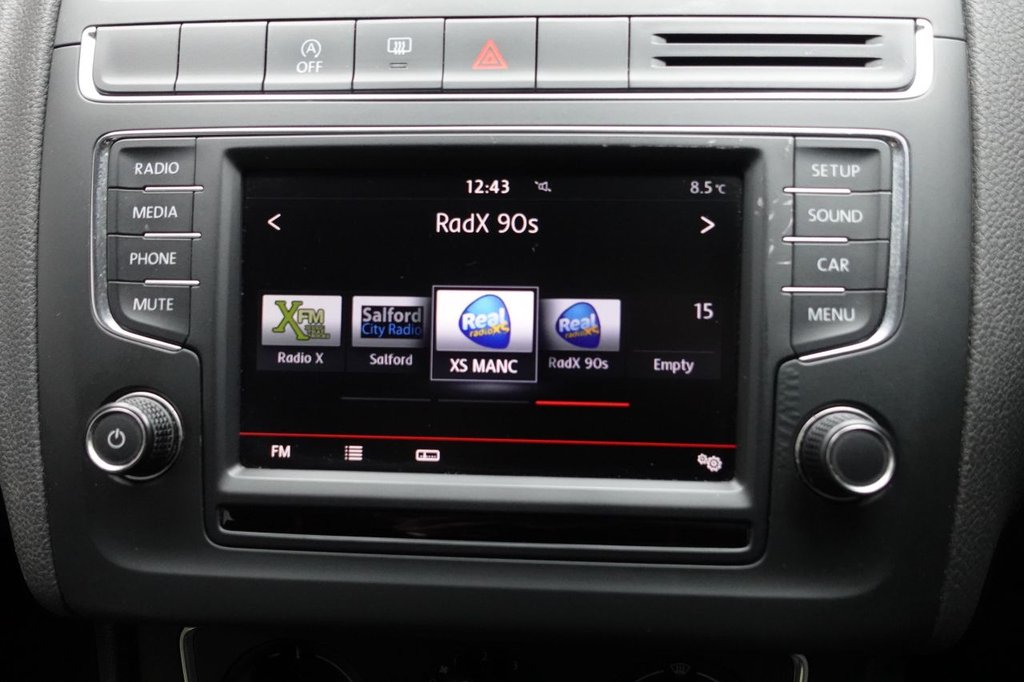 Used Volkswagen Polo 2015 for sale - 77370109: Photo 2