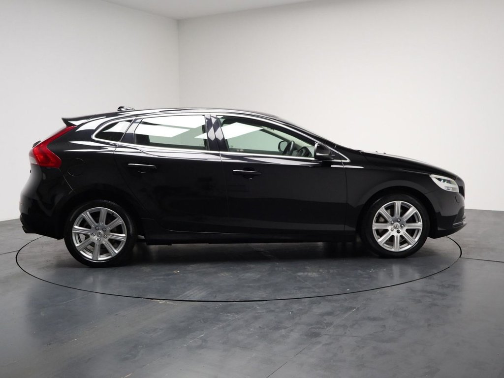Used Volvo V40 2018 for sale - 76010397: Photo 14