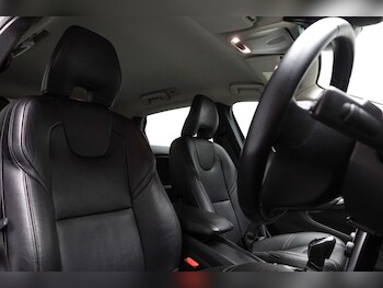 Used Volvo V40 2018 for sale - 76010397: Photo 2