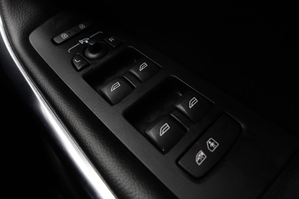 Used Volvo V40 2018 for sale - 76010397: Photo 35