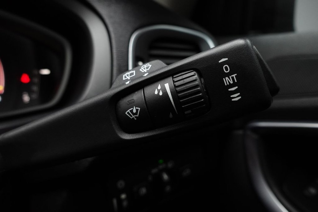 Used Volvo V40 2018 for sale - 76010397: Photo 38
