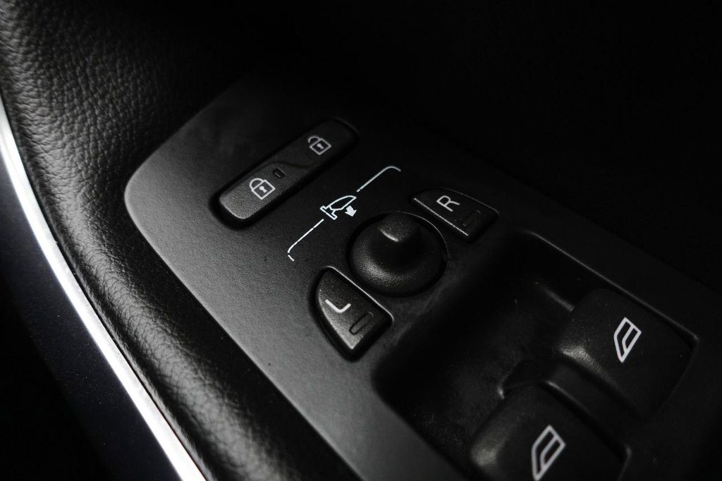 Used Volvo V40 2018 for sale - 76010397: Photo 39