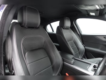 Used Jaguar XE 2020 for sale - 79584913: Photo