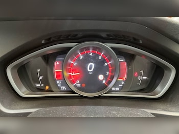 Used Volvo V40 2018 for sale - 75487432: Photo