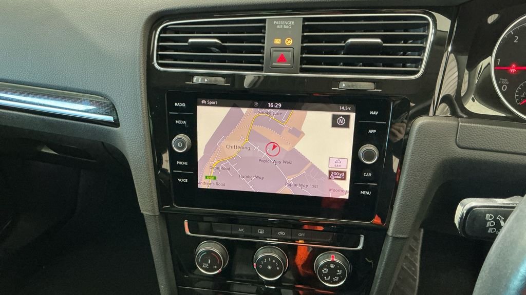 Used Volkswagen Golf 2018 for sale - 78110677: Photo 2