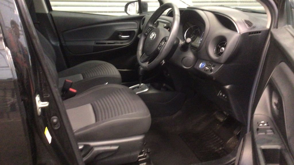 Used Toyota Yaris 2019 for sale - 76725090: Photo 2