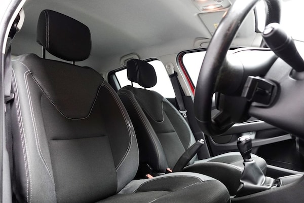 Used Renault Clio 2017 for sale - 75998483: Photo 2