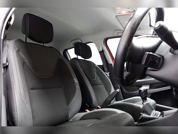 Used Renault Clio 2017 for sale - 75998483: Photo 2