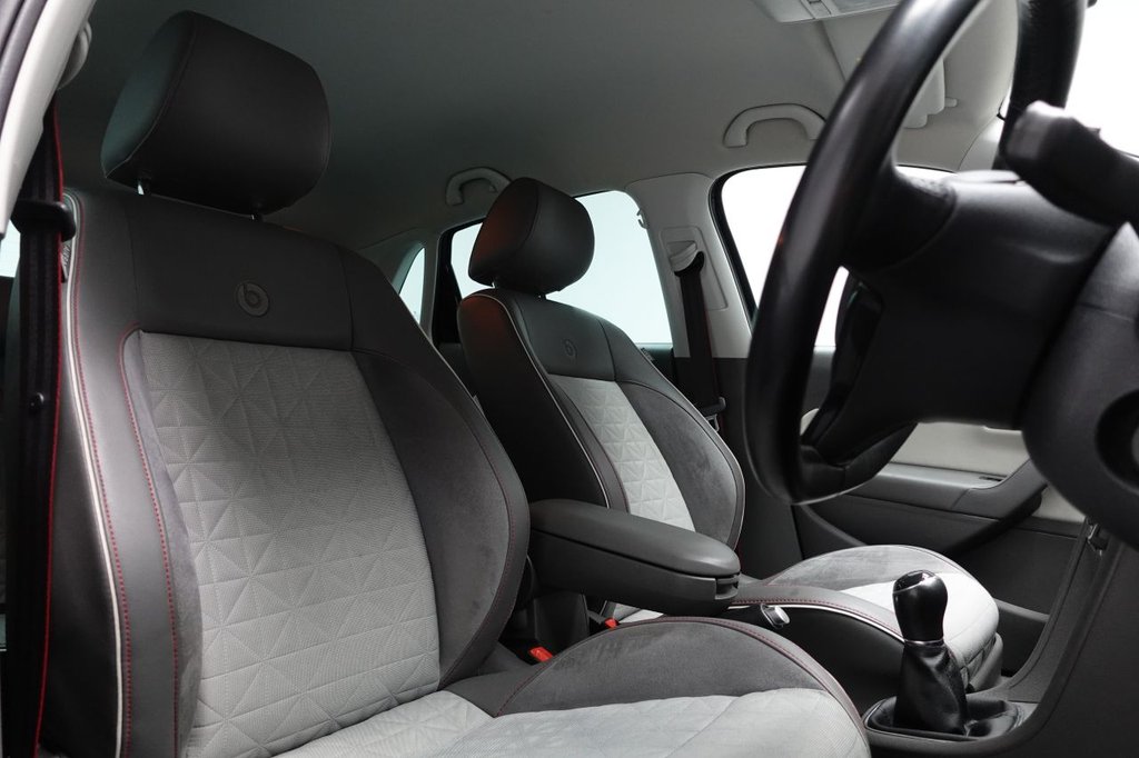 Used Volkswagen Polo 2017 for sale - 76172929: Photo 2