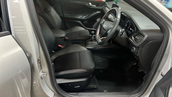 Used Ford Focus 2019 for sale - 76210802: Photo 2