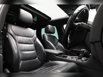 Used Volkswagen Touareg 2017 for sale - 77250151: Photo