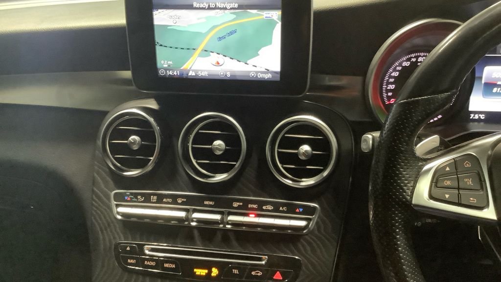 Used Mercedes-Benz GLC 2019 for sale - 77122290: Photo 2