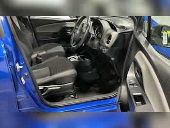 Used Toyota Yaris 2017 for sale - 77007151: Photo