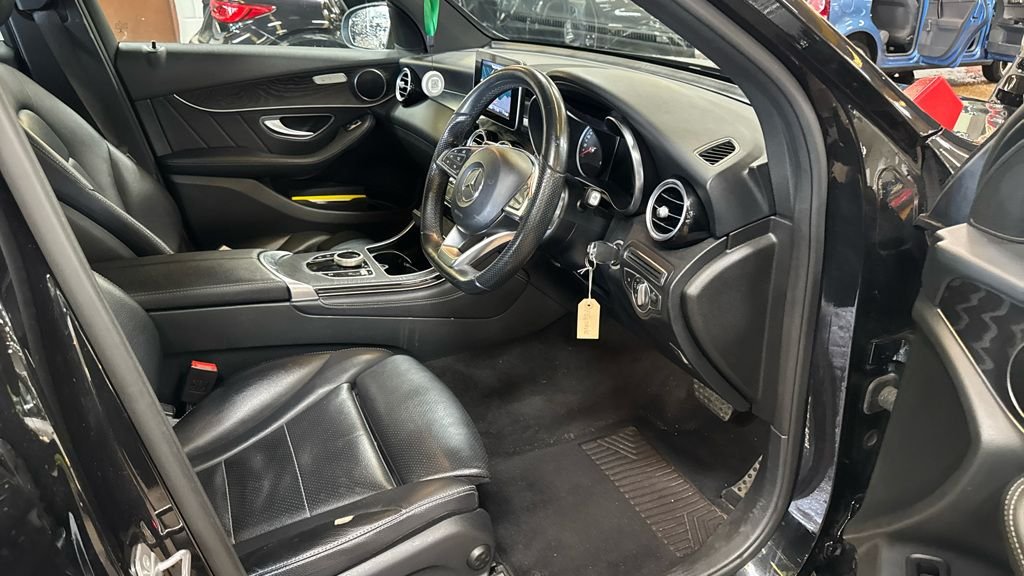 Used Mercedes-Benz GLC 2017 for sale - 76147940: Photo 2
