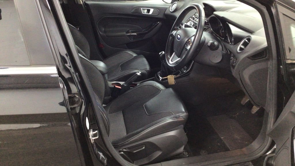 Used Ford Fiesta 2017 for sale - 77072680: Photo 2