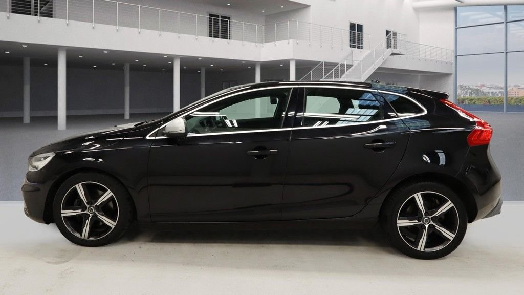 Used Volvo V40 2018 for sale - 76148179: Photo 11