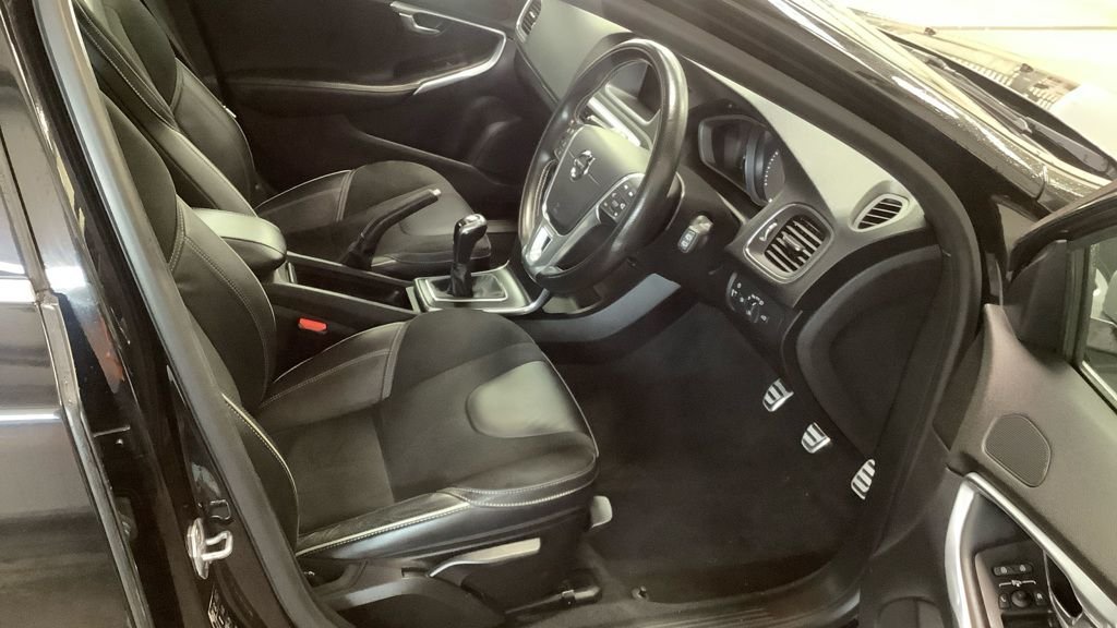 Used Volvo V40 2018 for sale - 76148179: Photo 2