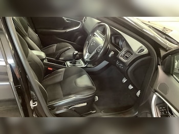 Used Volvo V40 2018 for sale - 76148179: Photo