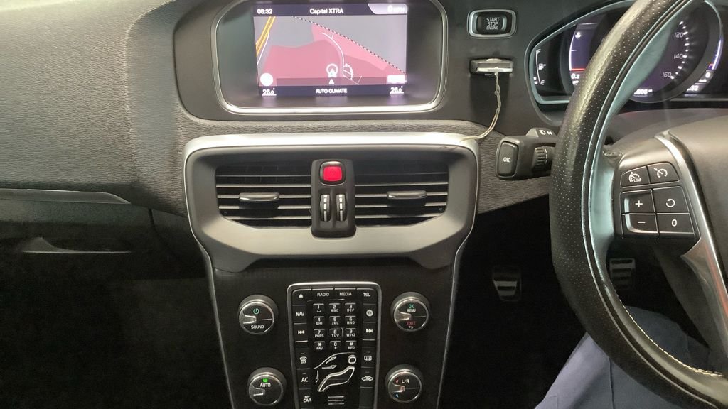 Used Volvo V40 2018 for sale - 76148179: Photo 3