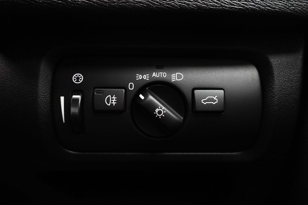 Used Volvo V40 2018 for sale - 76148179: Photo 46