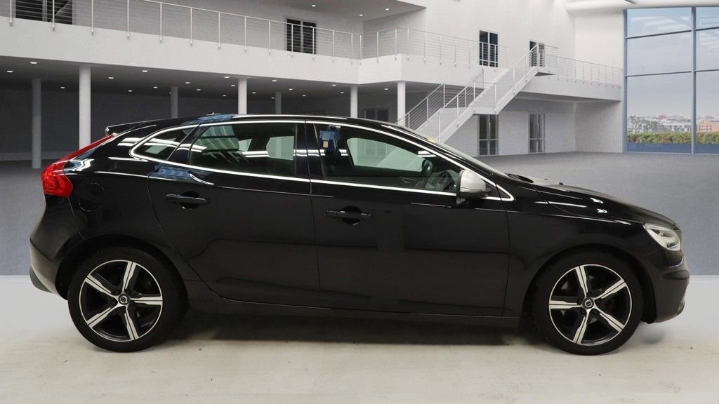 Used Volvo V40 2018 for sale - 76148179: Photo 9