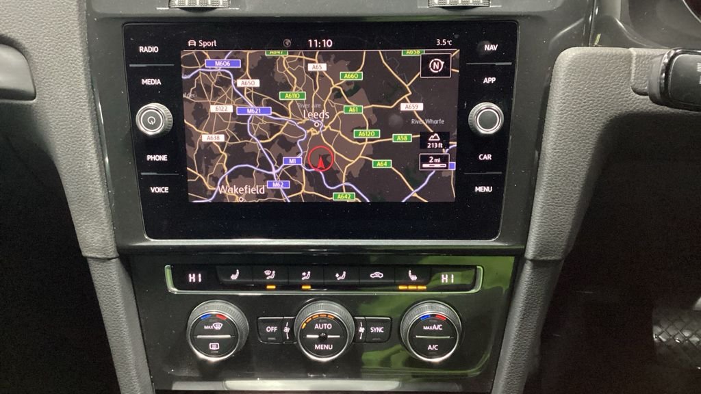 Used Volkswagen Golf 2019 for sale - 77821236: Photo 2