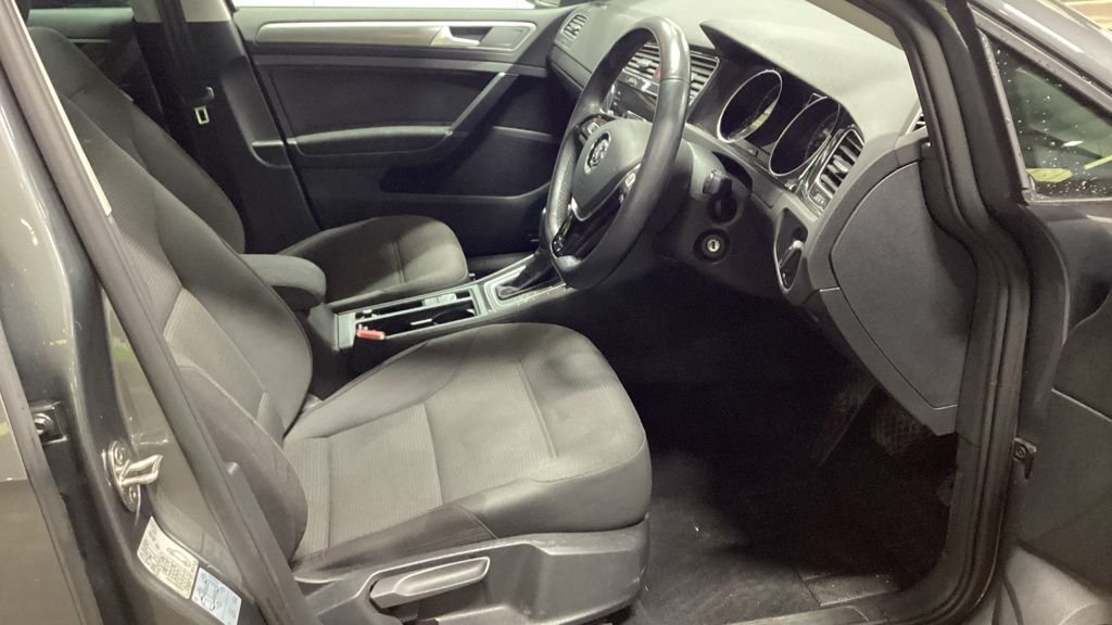 Used Volkswagen Golf 2019 for sale - 77821236: Photo 3