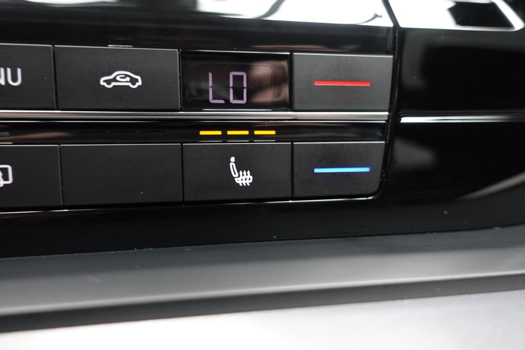 Used Volkswagen Touareg 2018 for sale - 77341924: Photo 38