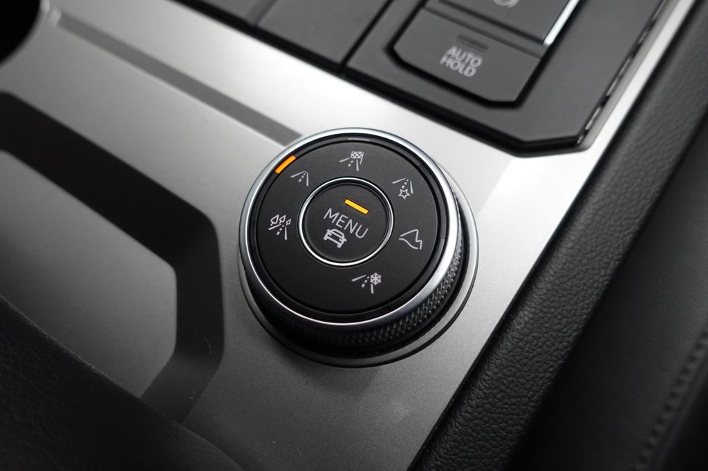 Used Volkswagen Touareg 2018 for sale - 77341924: Photo 43