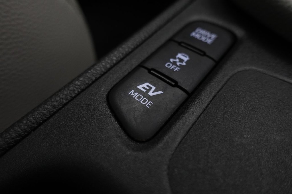 Used Toyota Yaris 2022 for sale - 76617528: Photo 41