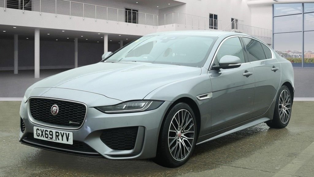 Used Jaguar XE 2019 for sale - 77920370: Photo 2