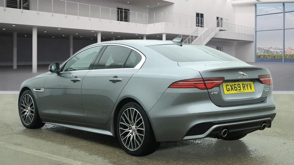 Used Jaguar XE 2019 for sale - 77920370: Photo 3