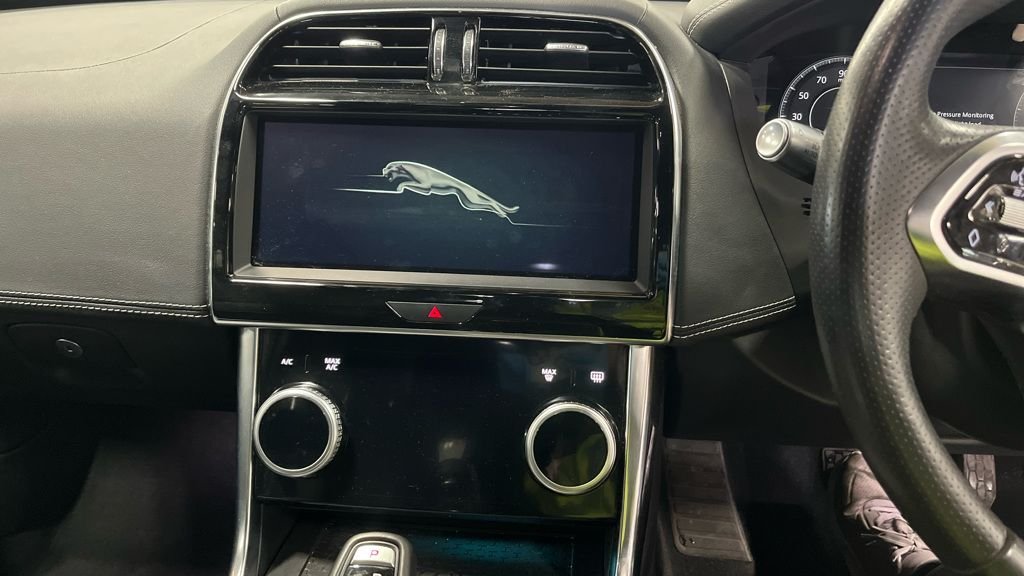 Used Jaguar XE 2019 for sale - 77920370: Photo 6