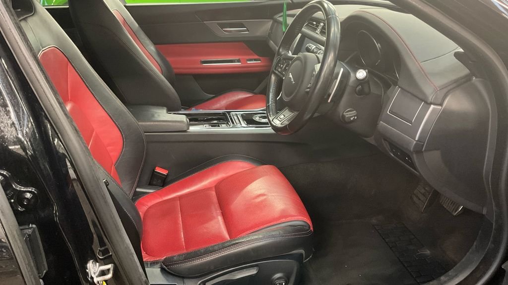 Used Jaguar XF 2018 for sale - 77341942: Photo 3