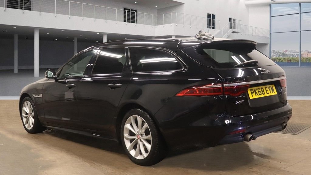 Used Jaguar XF 2018 for sale - 77341942: Photo 5