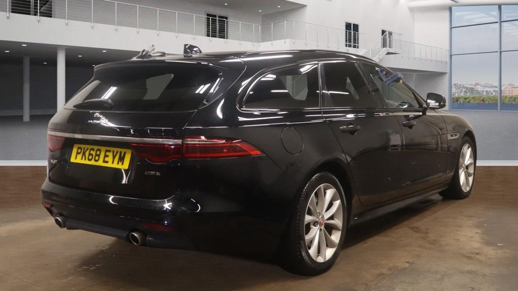 Used Jaguar XF 2018 for sale - 77341942: Photo 6