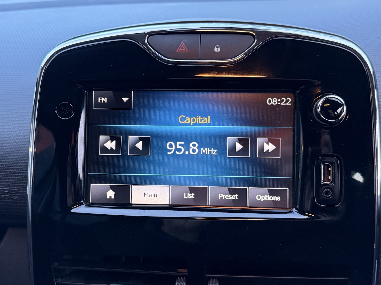 Used Renault Clio 2013 for sale - 76974330: Photo 15