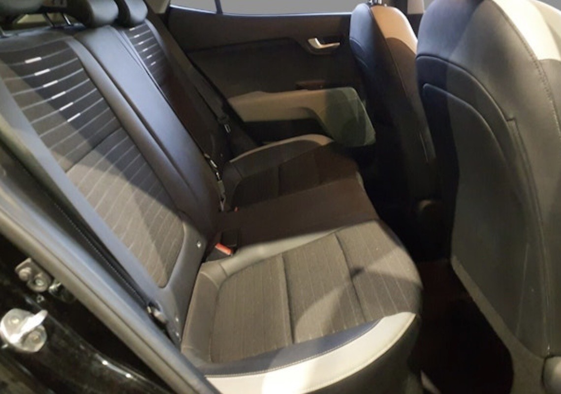 Used Kia Stonic 2018 for sale - 76631547: Photo 13