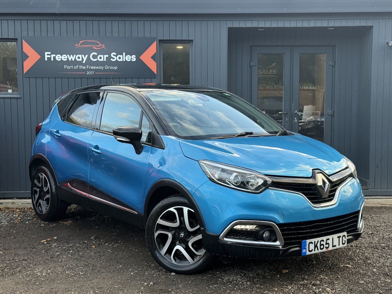 Used Renault Captur 2015 for sale - 76430910: Photo 1