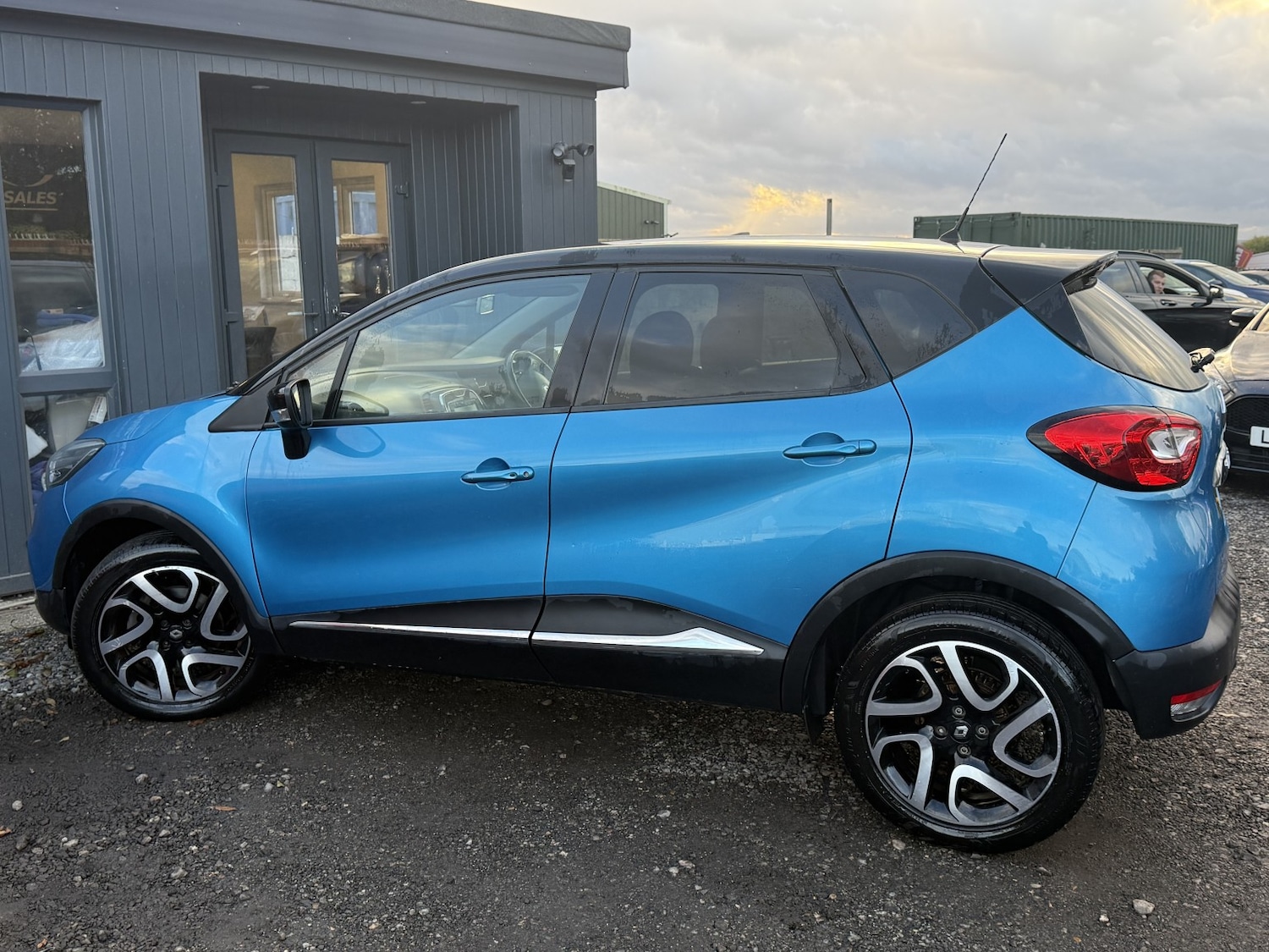 Used Renault Captur 2015 for sale - 76430910: Photo 3