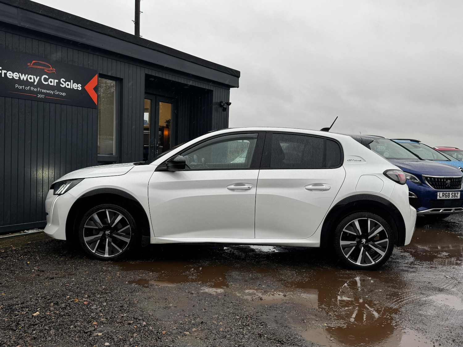 Used Peugeot 208 2020 for sale - 77113125: Photo 2