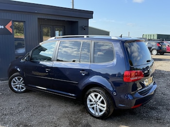Used Volkswagen Touran 2015 for sale - 76211790: Photo 2