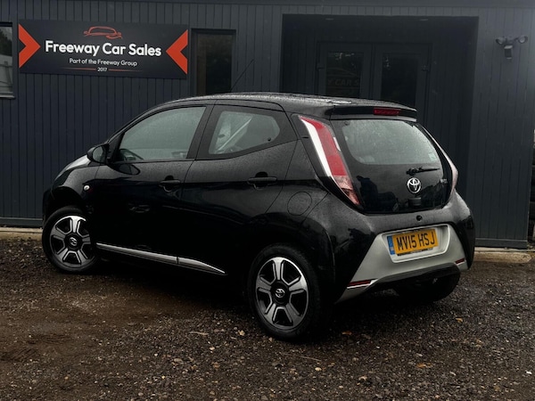 Used Toyota AYGO 2015 for sale - 75706102: Photo 2